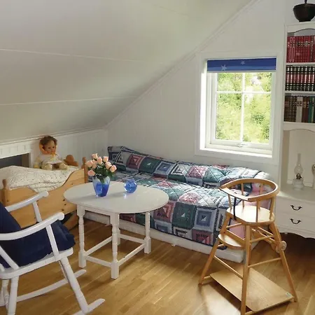 Cozy In Appartement Fitjar